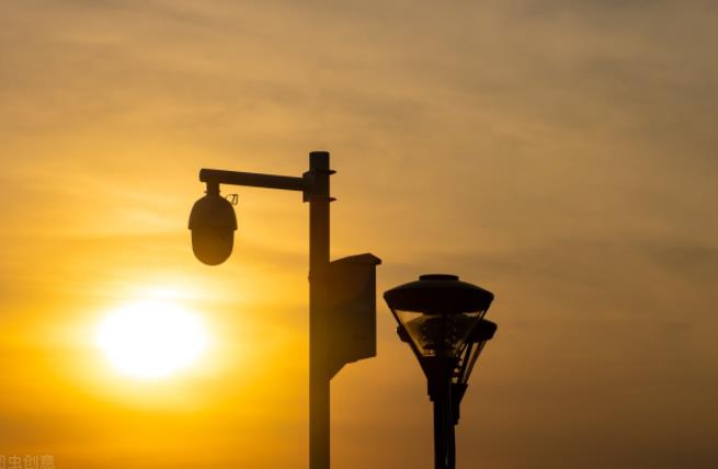 廣龍鑫絕密揭露！安裝監(jiān)控的三大“隱形坑”，90%家庭正被收割！