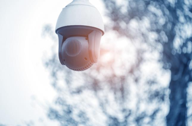 糟糕天氣里的監(jiān)控?cái)z像頭